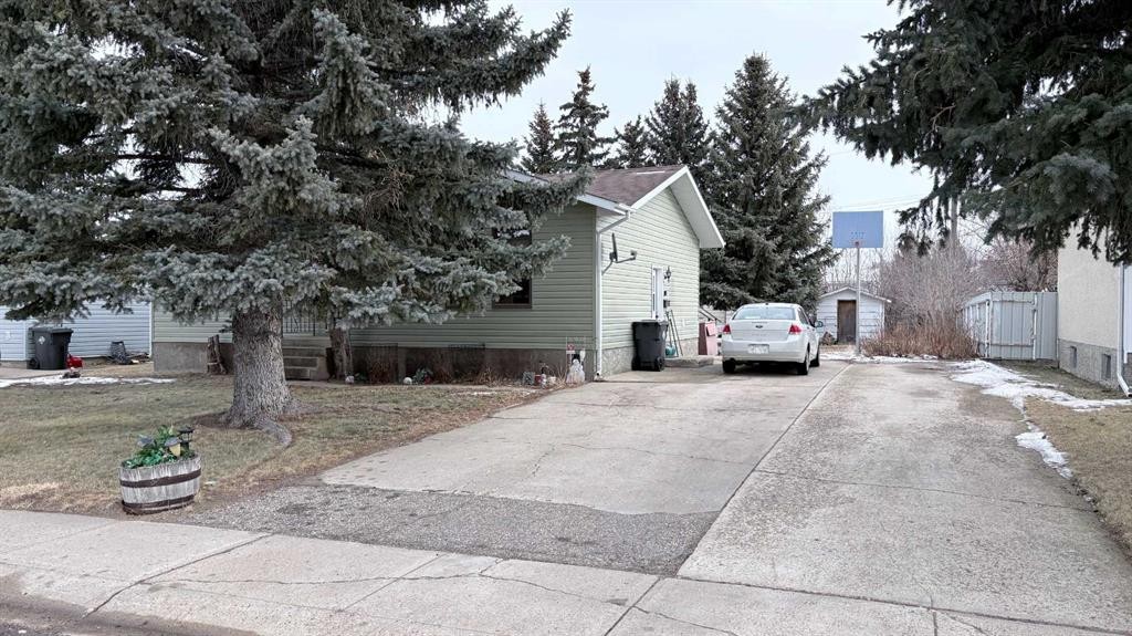 105 4Th Street West, Foremost, AB - Outdoor