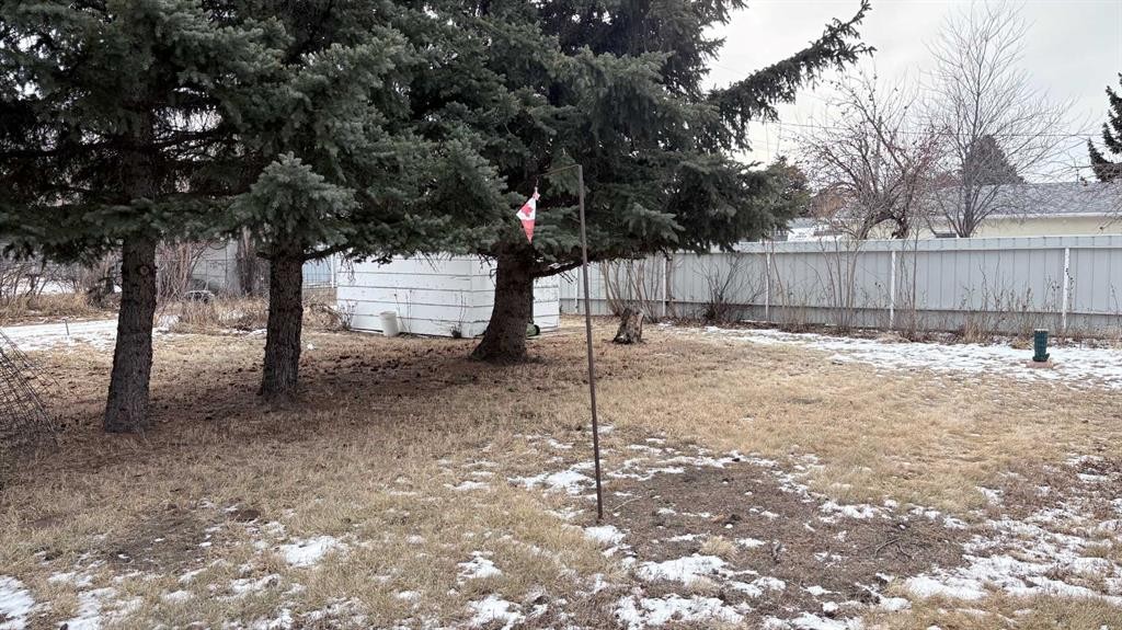 105 4Th Street West, Foremost, AB - Outdoor