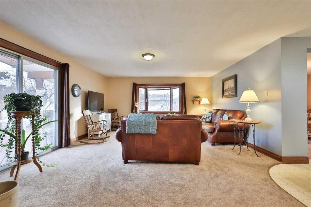 95 N 250 W, Raymond, AB - Indoor