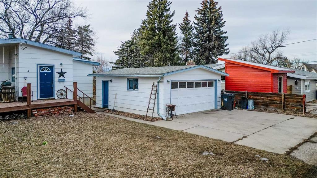 95 N 250 W, Raymond, AB - Outdoor