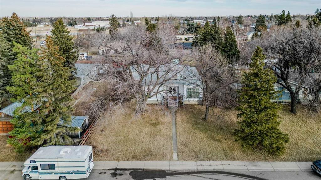 95 N 250 W, Raymond, AB - Outdoor With View