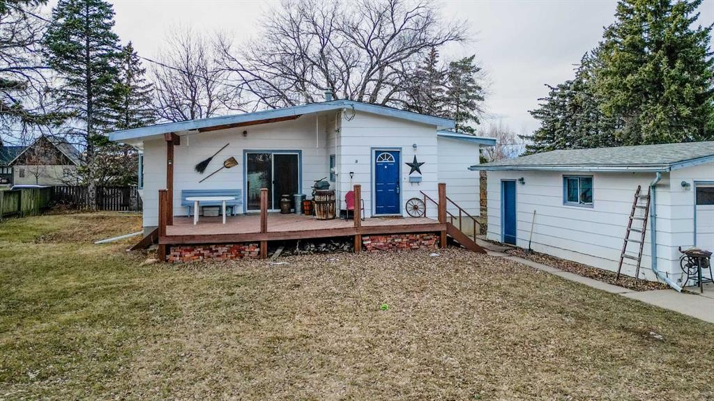 95 N 250 W, Raymond, AB - Outdoor With Deck Patio Veranda
