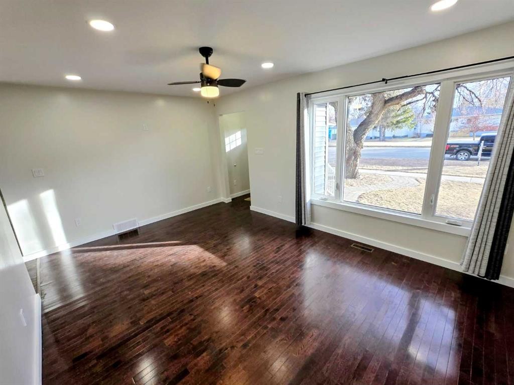 5105 54 Avenue, Taber, AB - Indoor Photo Showing Other Room