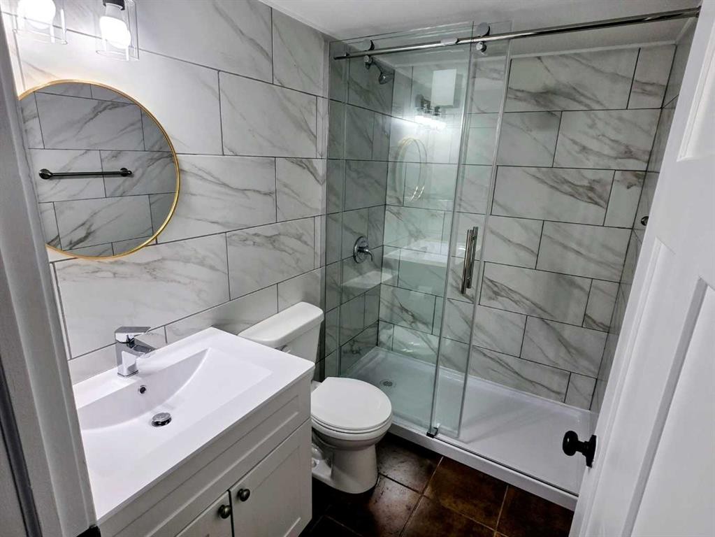 5105 54 Avenue, Taber, AB - Indoor Photo Showing Bathroom