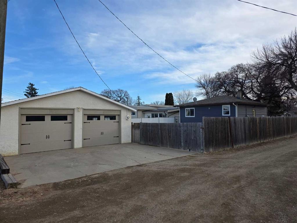 5105 54 Avenue, Taber, AB - Outdoor