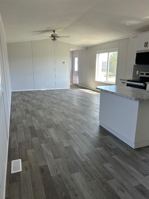 2004 Sunflower Crescent, Coaldale, AB - Indoor Photo Showing Kitchen