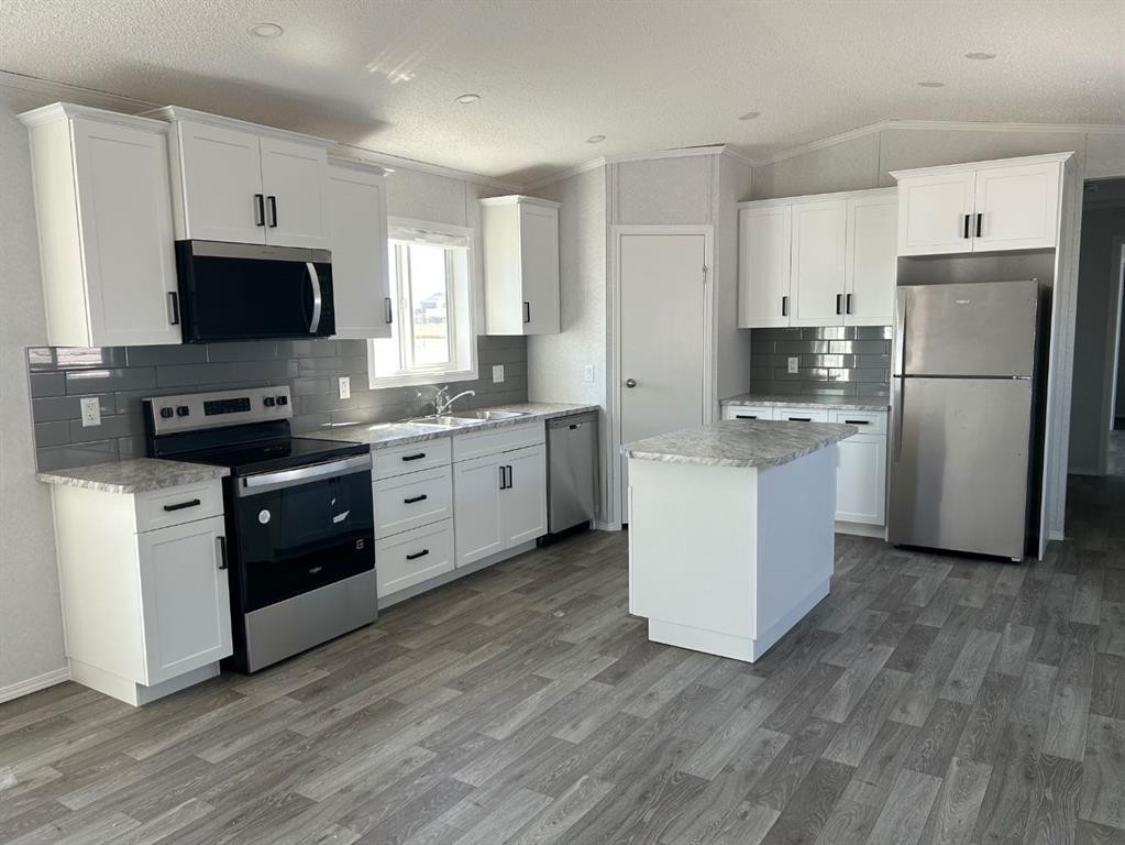 2004 Sunflower Crescent, Coaldale, AB - Indoor Photo Showing Kitchen With Stainless Steel Kitchen
