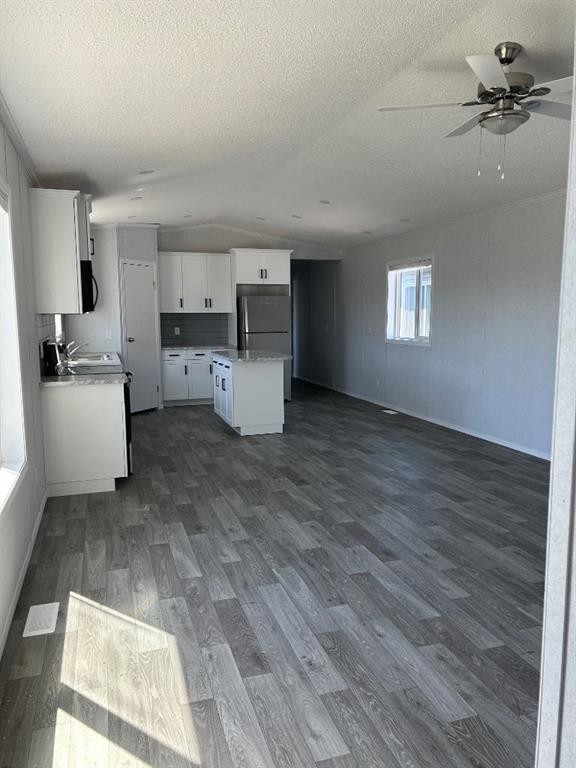 2004 Sunflower Crescent, Coaldale, AB - Indoor Photo Showing Kitchen