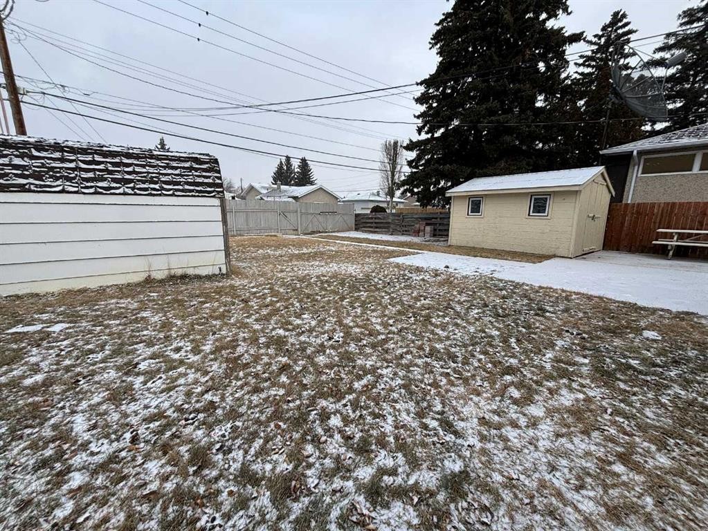 2407 5 Avenue North, Lethbridge, AB - Outdoor