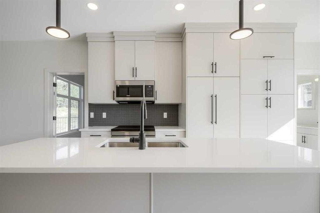 8603 25 Avenue, Coleman, AB - Indoor Photo Showing Kitchen With Upgraded Kitchen