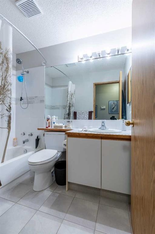 327 Heritage Crescent West, Lethbridge, AB - Indoor Photo Showing Bathroom