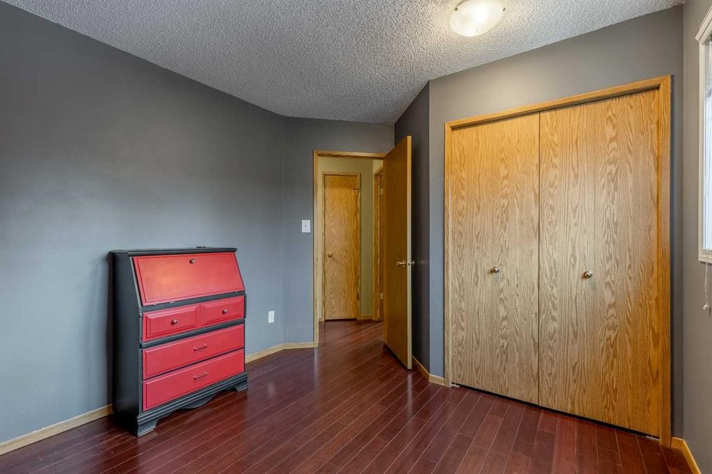 327 Heritage Crescent West, Lethbridge, AB - Indoor Photo Showing Other Room