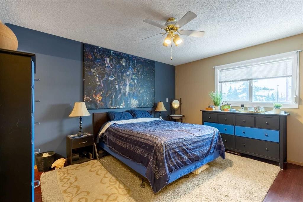 327 Heritage Crescent West, Lethbridge, AB - Indoor Photo Showing Bedroom