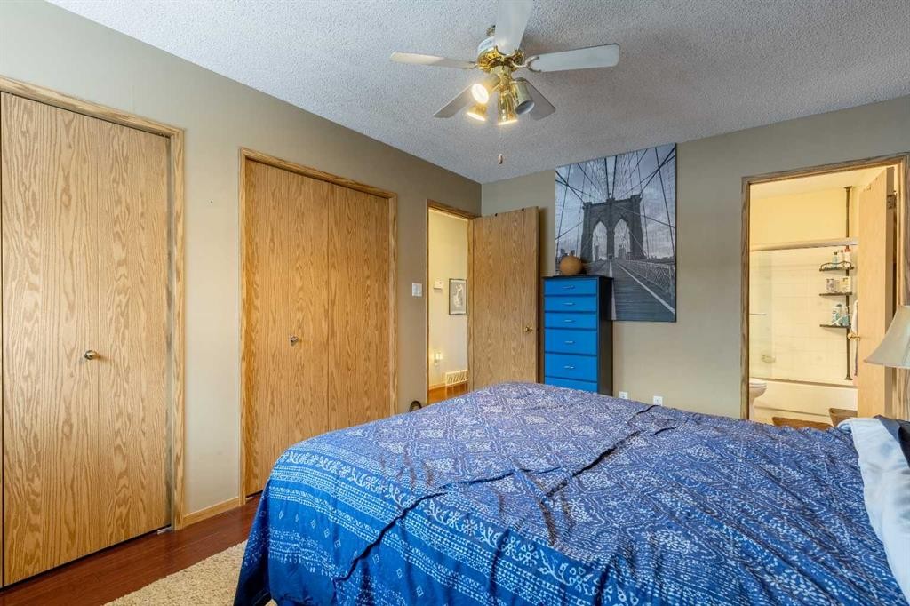 327 Heritage Crescent West, Lethbridge, AB - Indoor Photo Showing Bedroom