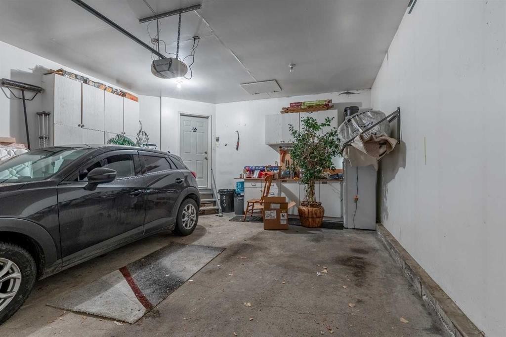 327 Heritage Crescent West, Lethbridge, AB - Indoor Photo Showing Garage