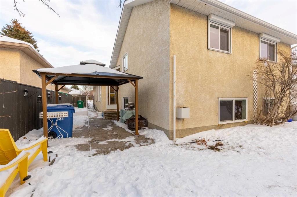 327 Heritage Crescent West, Lethbridge, AB - Outdoor With Exterior