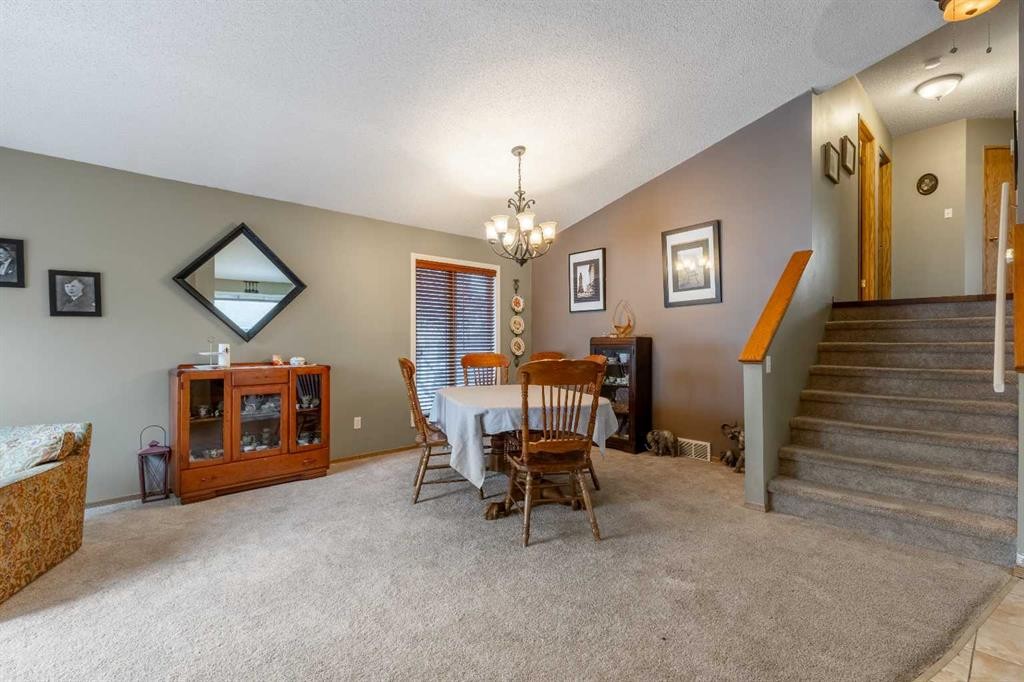 327 Heritage Crescent West, Lethbridge, AB - Indoor