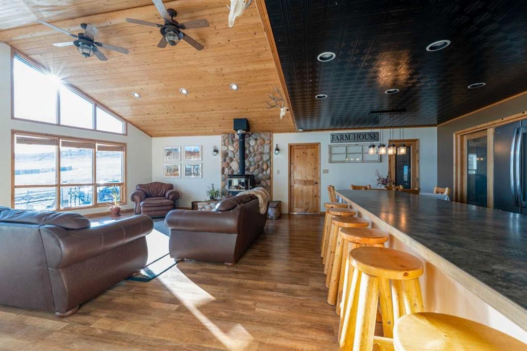 21054 A Range Road 264, Cardston, AB - Indoor Photo Showing Living Room