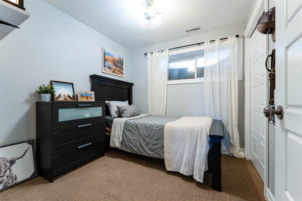 21054 A Range Road 264, Cardston, AB - Indoor Photo Showing Bedroom