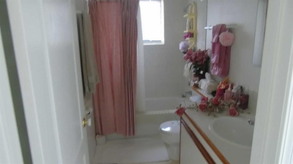 1604 7A Avenue, Fort Macleod, AB - Indoor Photo Showing Bathroom