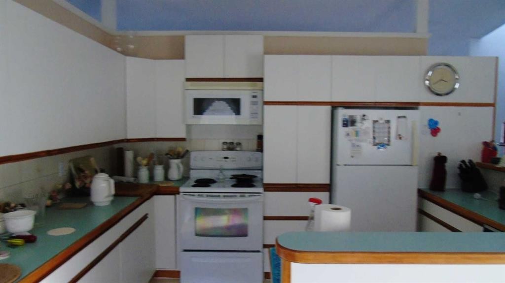 1604 7A Avenue, Fort Macleod, AB - Indoor Photo Showing Kitchen