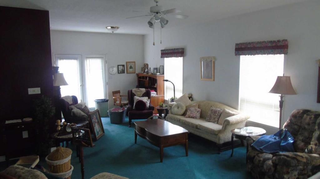 1604 7A Avenue, Fort Macleod, AB - Indoor Photo Showing Living Room