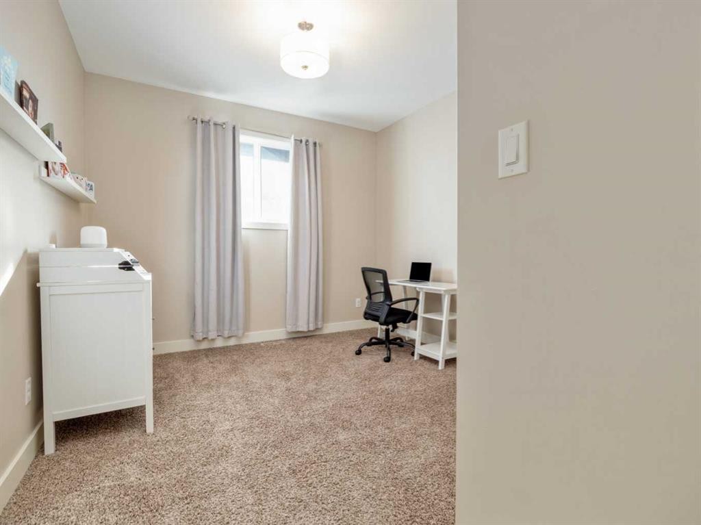 18 Northlander Road West, Lethbridge, AB - Indoor