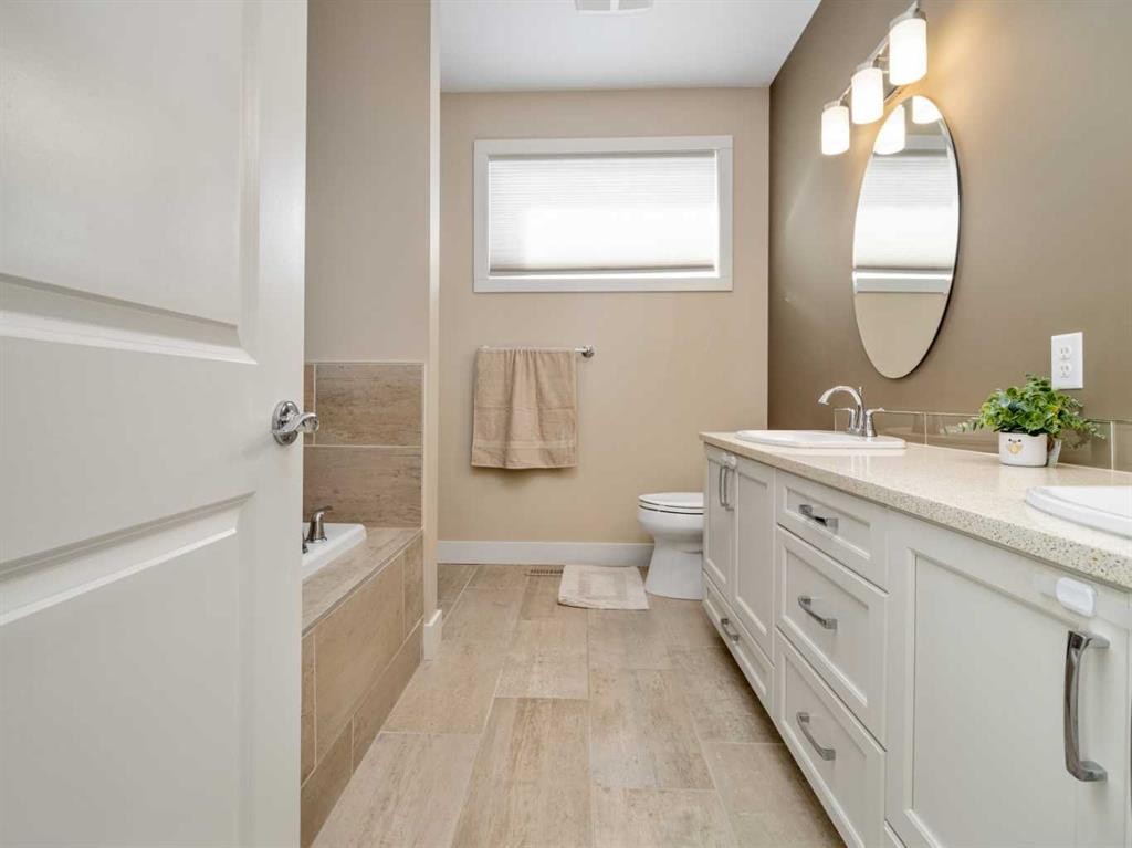 18 Northlander Road West, Lethbridge, AB - Indoor Photo Showing Bathroom
