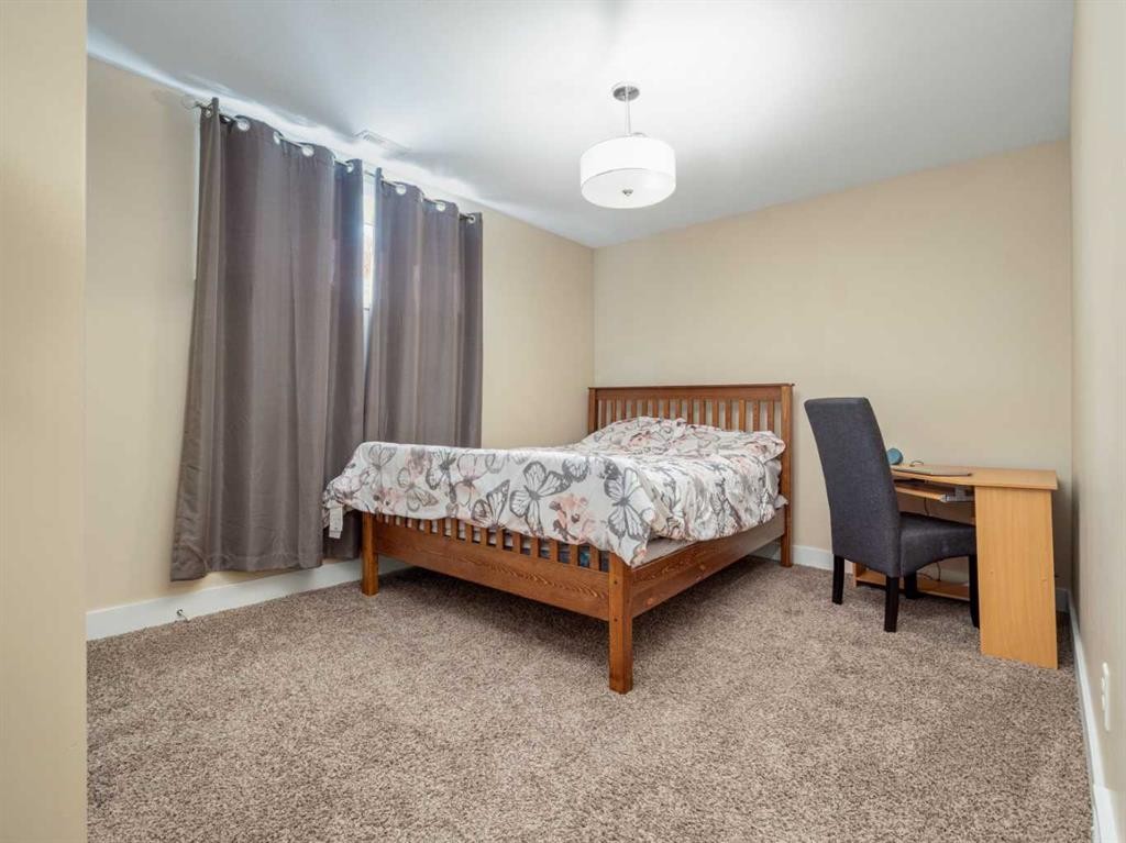 18 Northlander Road West, Lethbridge, AB - Indoor Photo Showing Bedroom