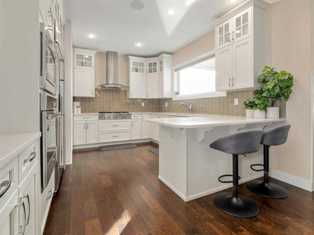 18 Northlander Road West, Lethbridge, AB - Indoor Photo Showing Kitchen With Upgraded Kitchen