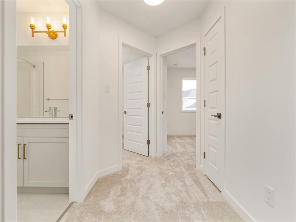 730 Violet Place West, Lethbridge, AB - Indoor Photo Showing Other Room