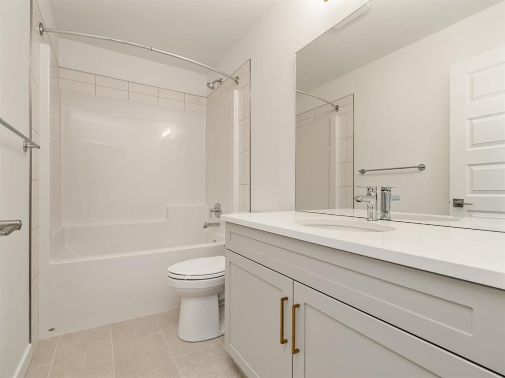730 Violet Place West, Lethbridge, AB - Indoor Photo Showing Bathroom