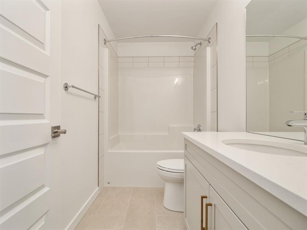 730 Violet Place West, Lethbridge, AB - Indoor Photo Showing Bathroom