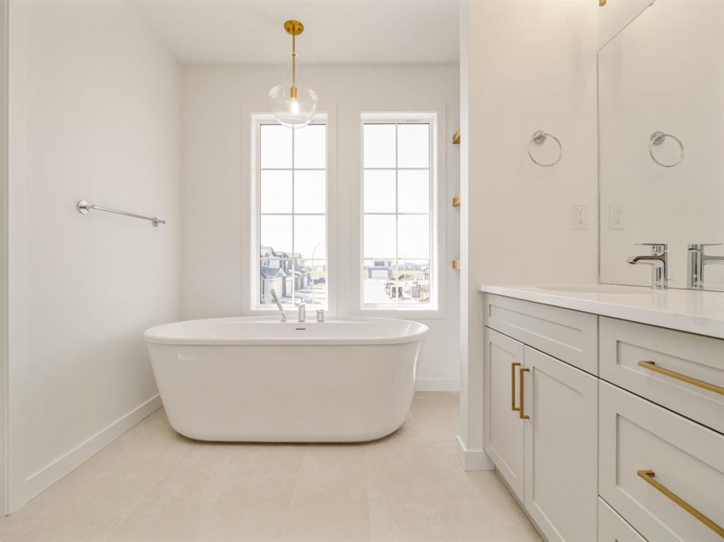 730 Violet Place West, Lethbridge, AB - Indoor Photo Showing Bathroom