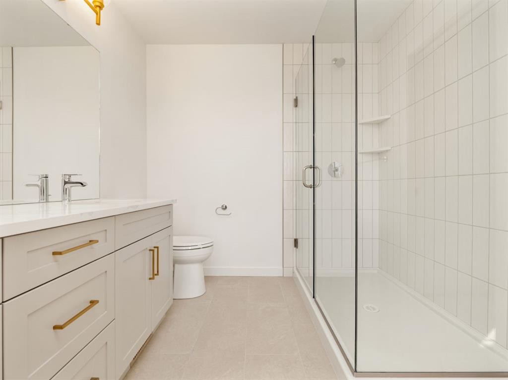 730 Violet Place West, Lethbridge, AB - Indoor Photo Showing Bathroom