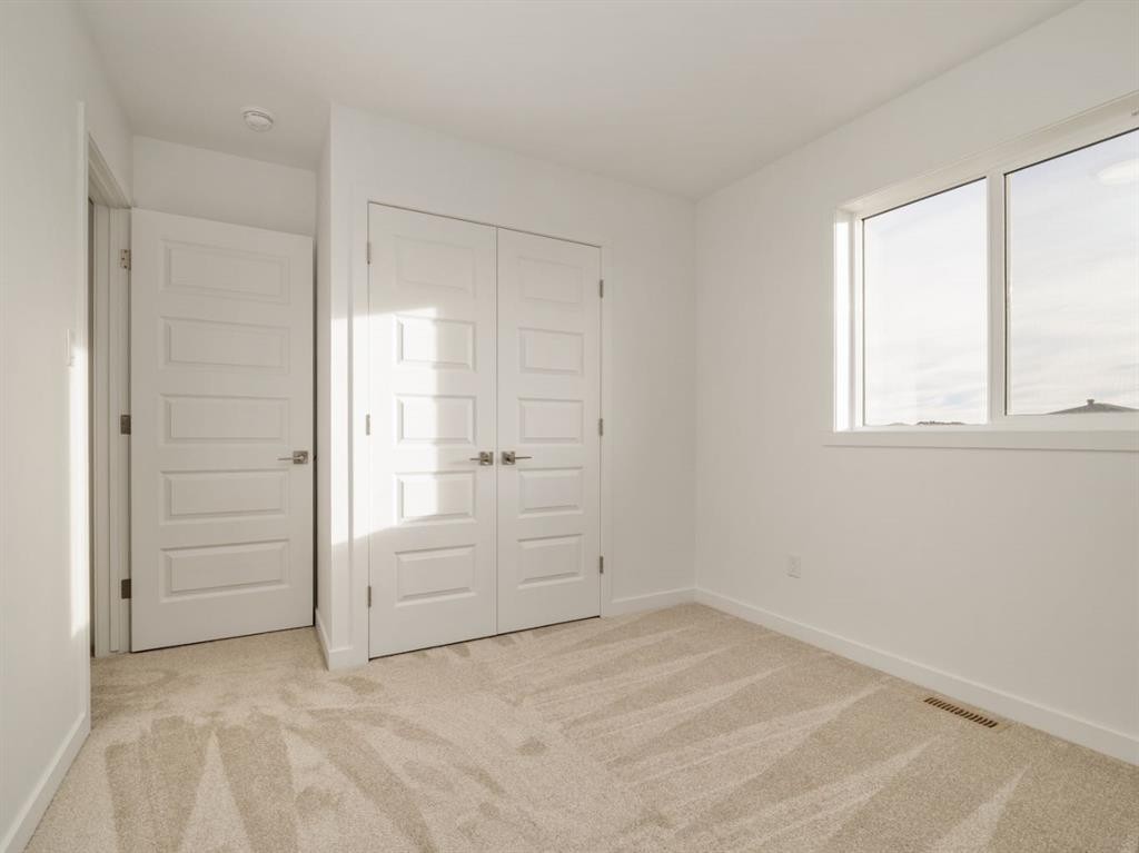 746 Violet Place West, Lethbridge, AB - Indoor Photo Showing Other Room