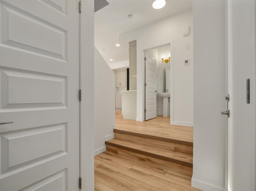 746 Violet Place West, Lethbridge, AB - Indoor Photo Showing Other Room