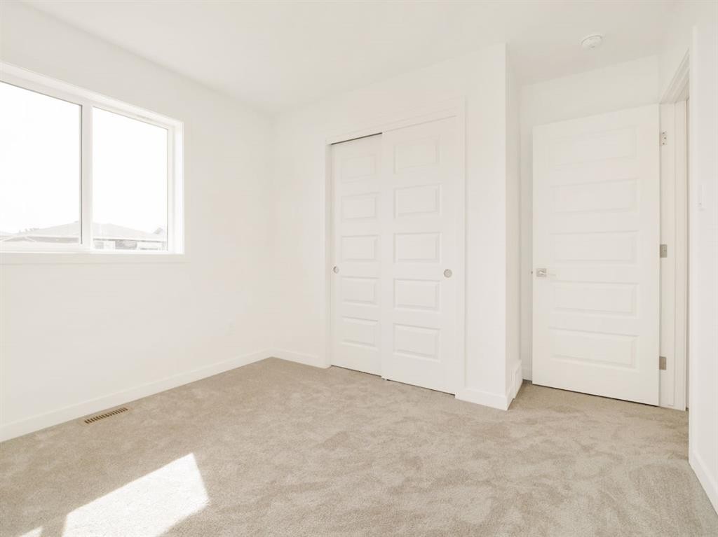 738 Violet Place West, Lethbridge, AB - Indoor Photo Showing Other Room