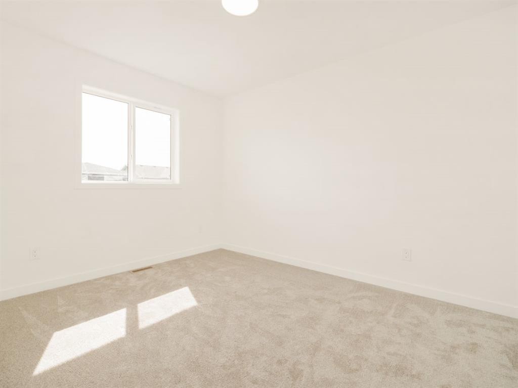 738 Violet Place West, Lethbridge, AB - Indoor Photo Showing Other Room