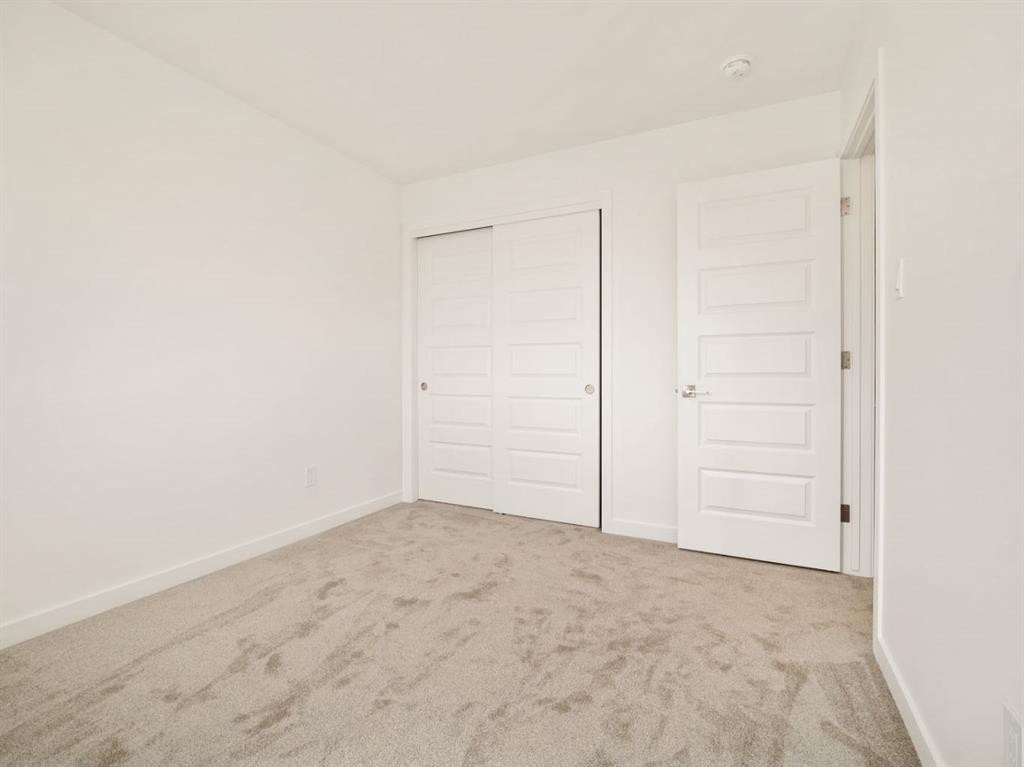 738 Violet Place West, Lethbridge, AB - Indoor Photo Showing Other Room