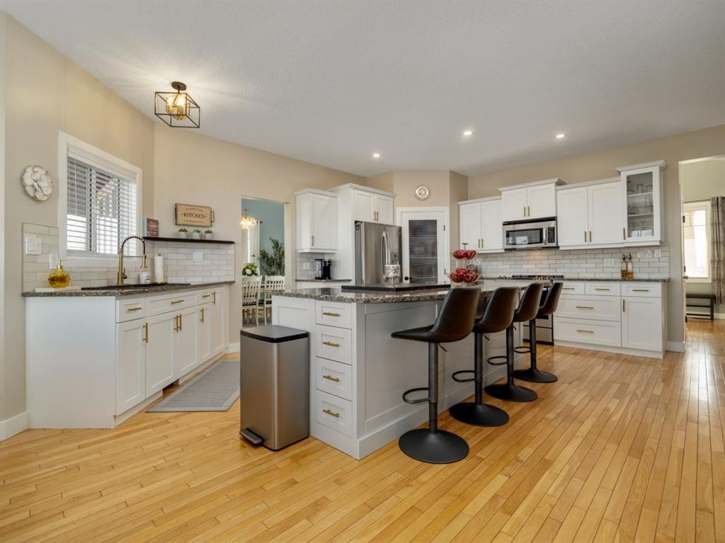 63 Deer Path Meadows, Fort Macleod, AB - Indoor Photo Showing Kitchen With Upgraded Kitchen