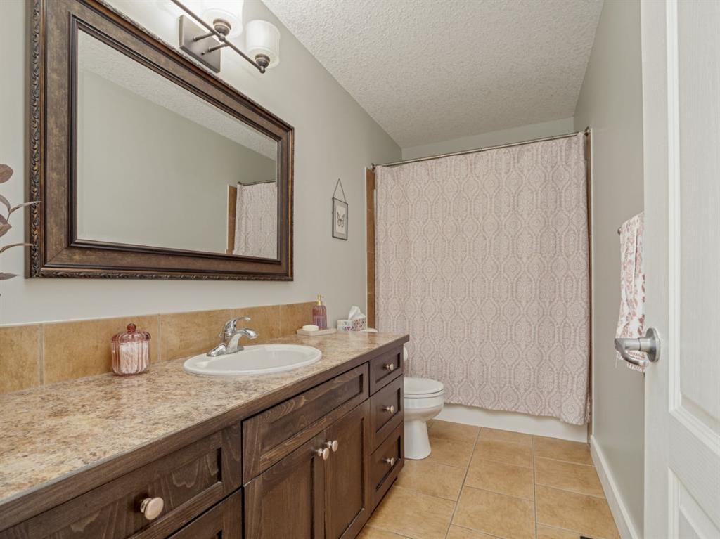 63 Deer Path Meadows, Fort Macleod, AB - Indoor Photo Showing Bathroom