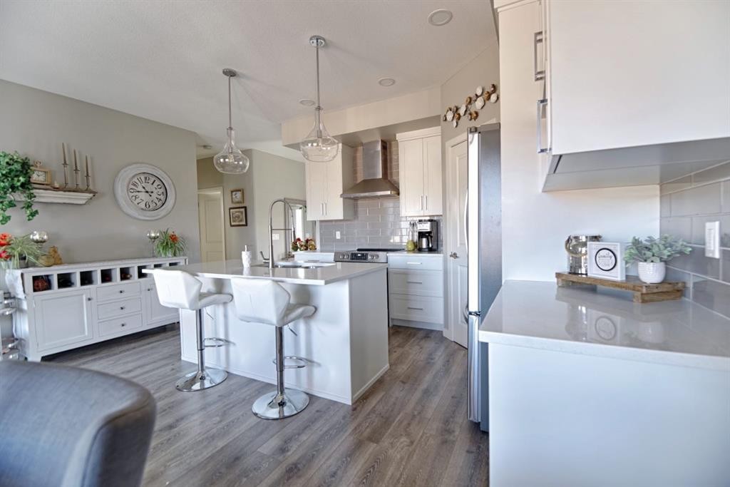 1000 Atlantic Lookout West, Lethbridge, AB - Indoor Photo Showing Kitchen With Upgraded Kitchen
