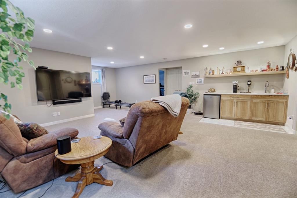 1000 Atlantic Lookout West, Lethbridge, AB - Indoor