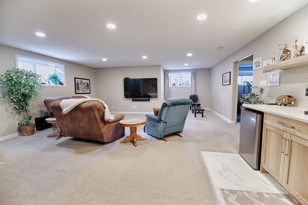 1000 Atlantic Lookout West, Lethbridge, AB - Indoor