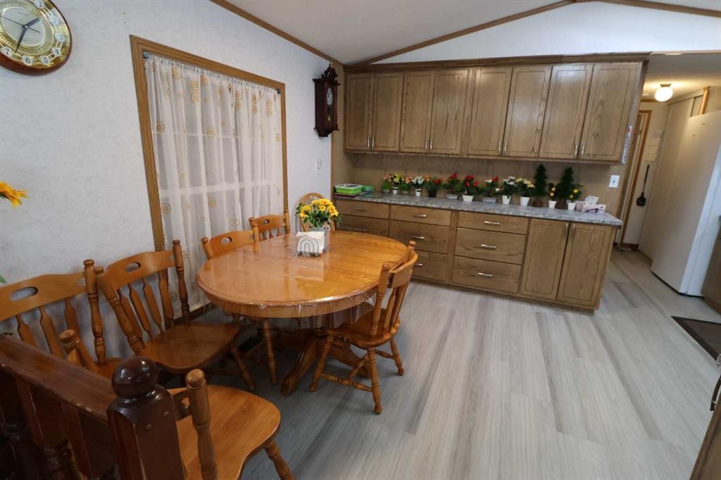317 4 St, Bow Island, AB - Indoor Photo Showing Dining Room