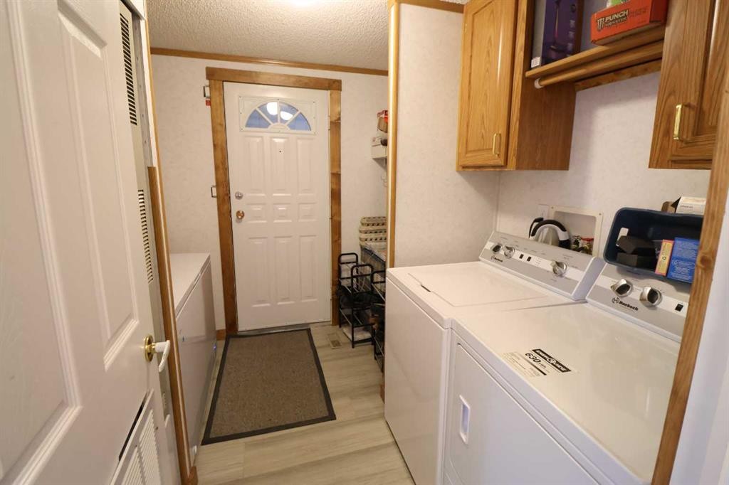 317 4 St, Bow Island, AB - Indoor Photo Showing Laundry Room