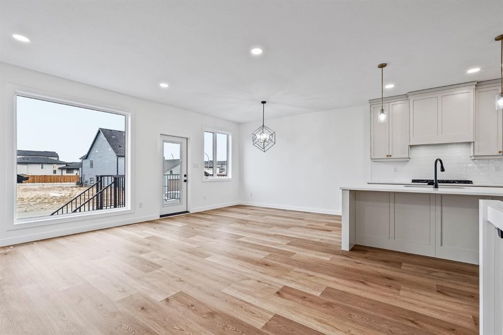 383 Caledonia Boulevard West, Lethbridge, AB - Indoor Photo Showing Other Room