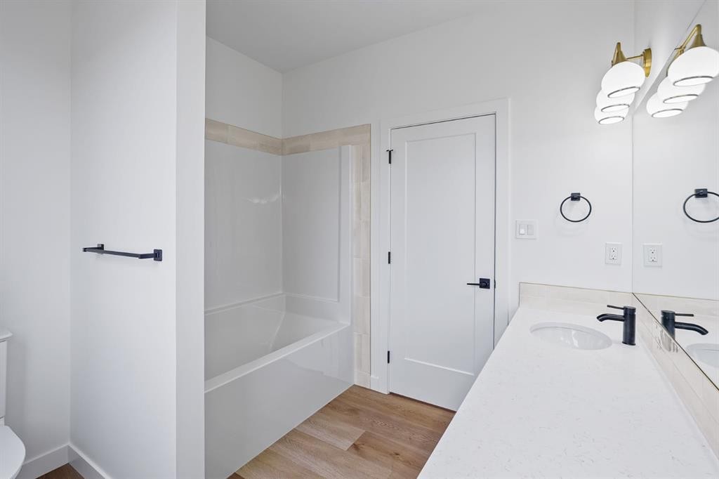 383 Caledonia Boulevard West, Lethbridge, AB - Indoor Photo Showing Bathroom