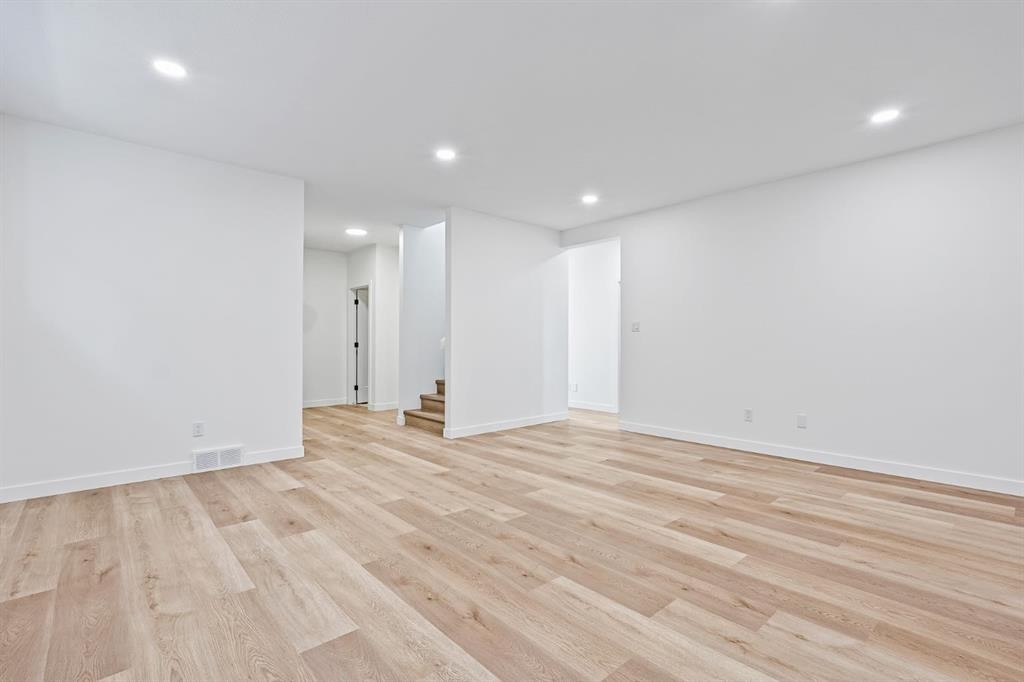 383 Caledonia Boulevard West, Lethbridge, AB - Indoor Photo Showing Other Room